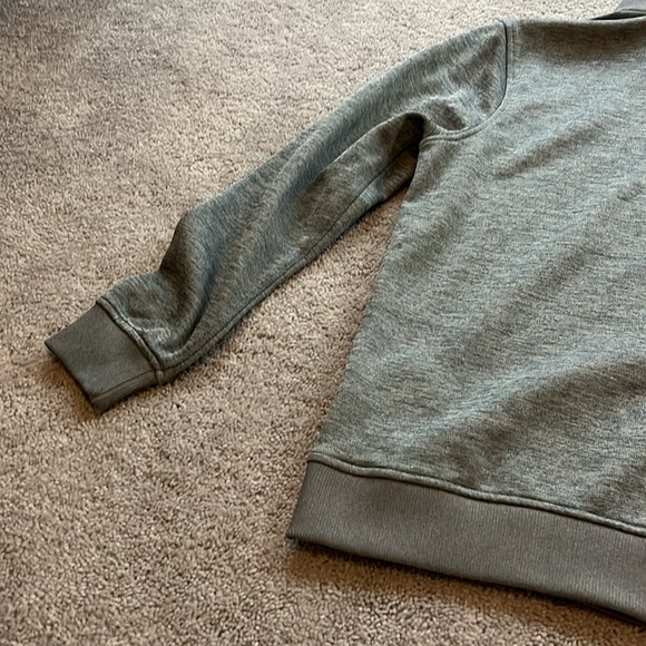 Under Armour gray long sleeve quarter zip - Picture 8 of 8